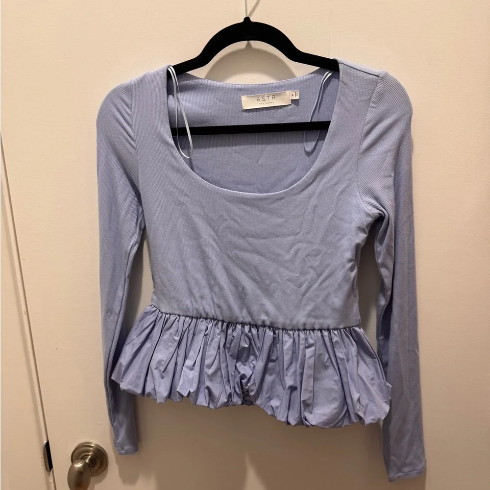 NWOT ASTR Bubble Peplum Top Periwinkle Blue Size Medium - Picture 2 of 6